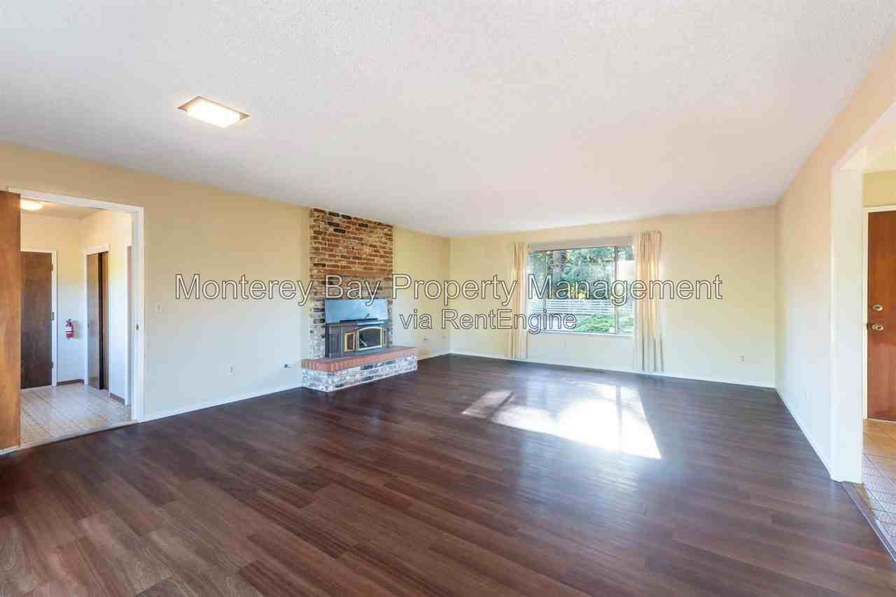 27045 Meadows Rd - Photo 5 of 45