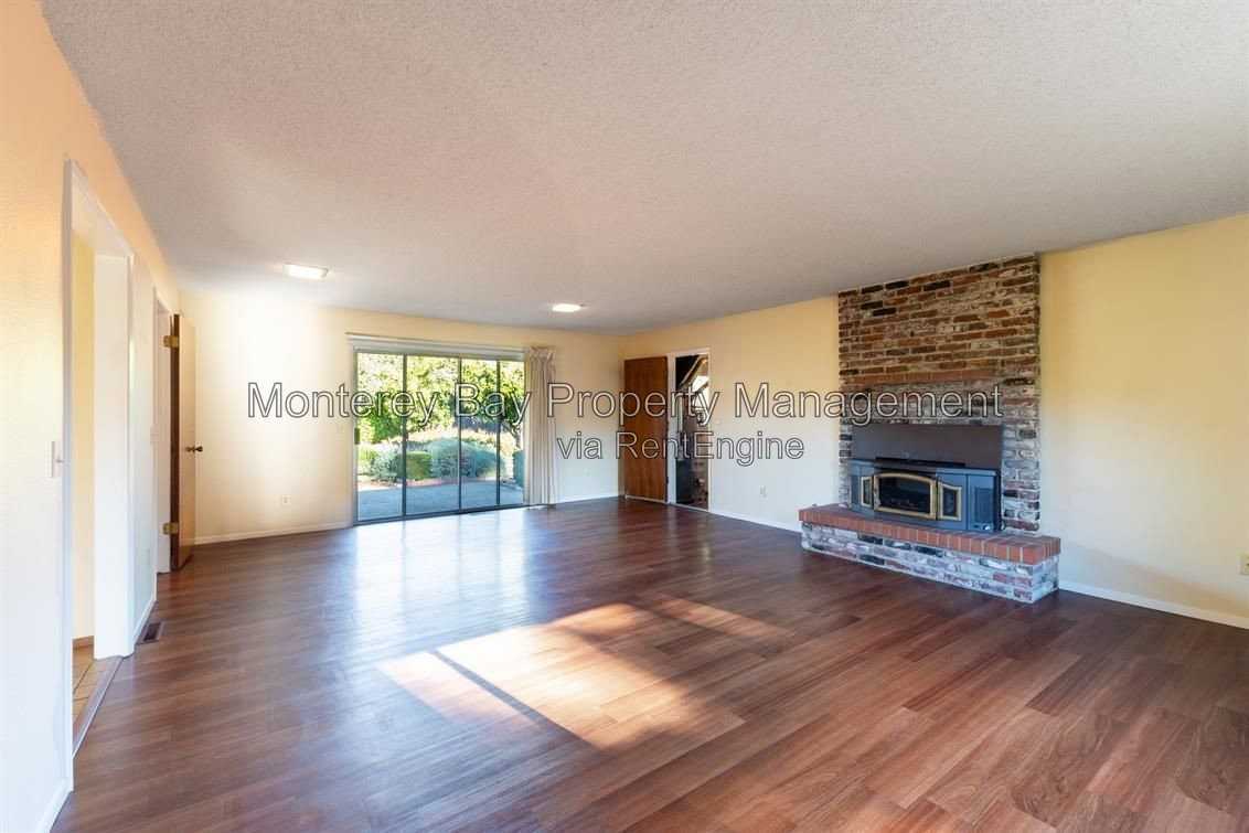 27045 Meadows Rd - Photo 7 of 45