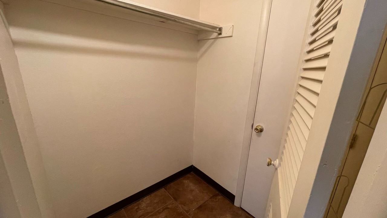 234 1/2 Wilson Ave - Photo 6 of 9