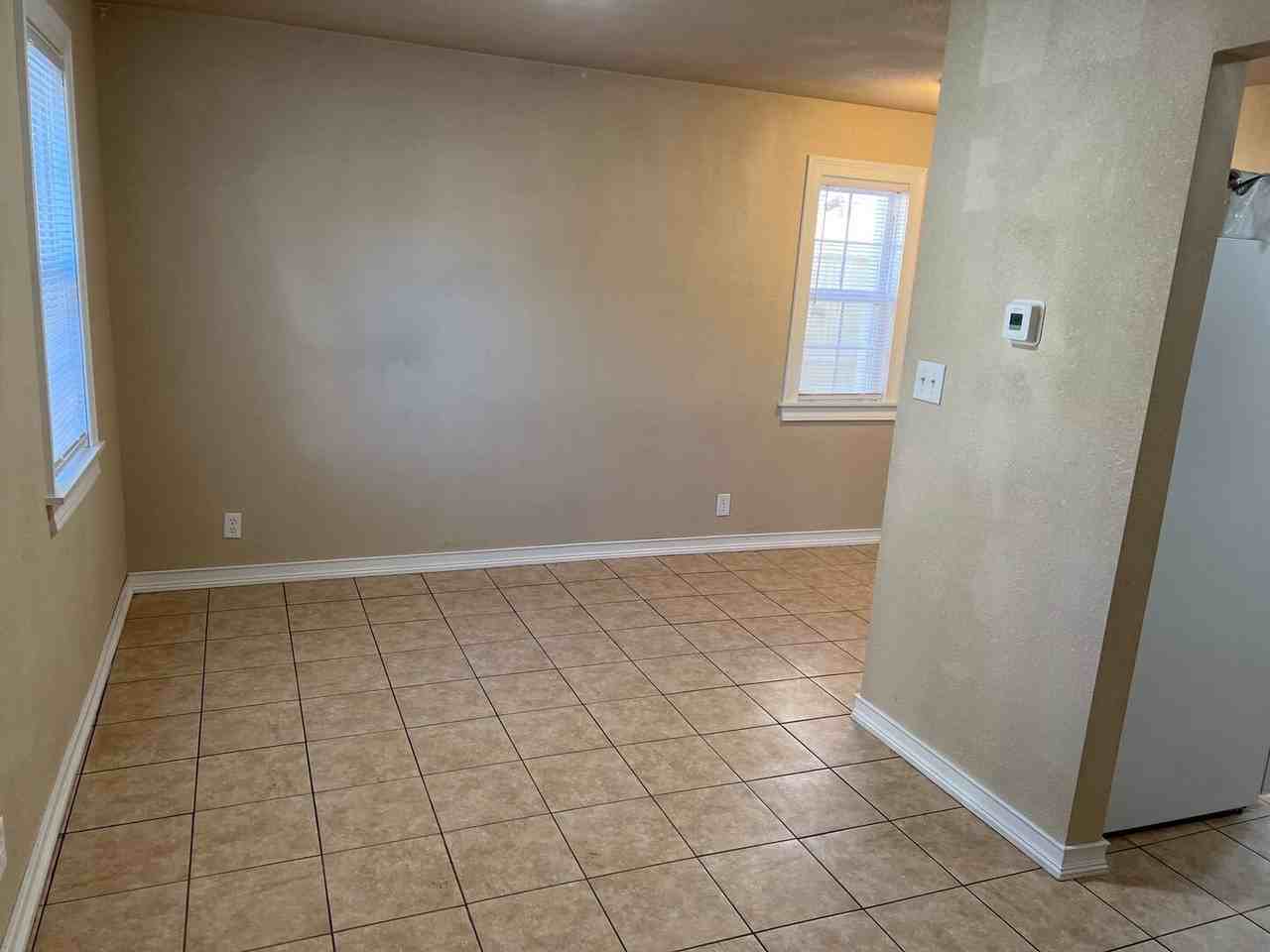 213 W Seneca St - Photo 3 of 20