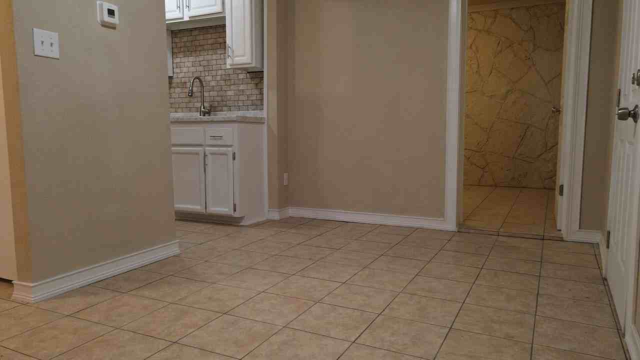 213 W Seneca St - Photo 4 of 20