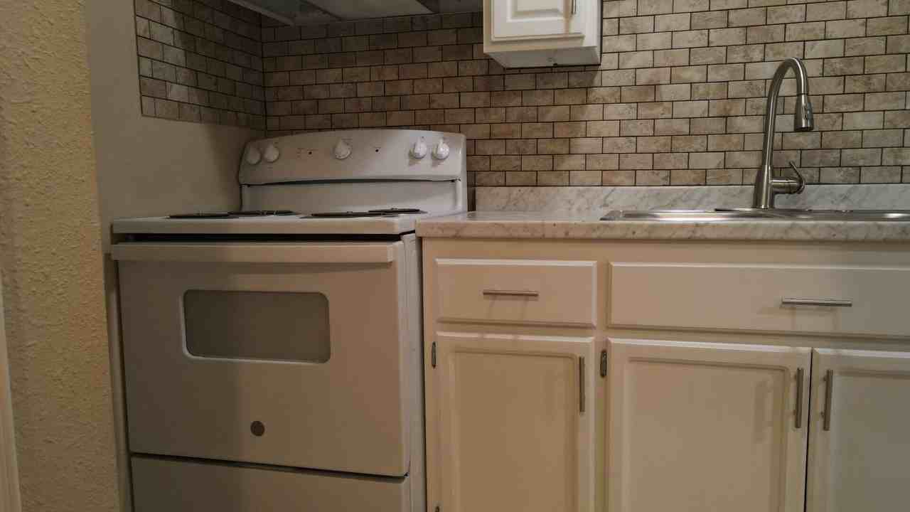 213 W Seneca St - Photo 5 of 20