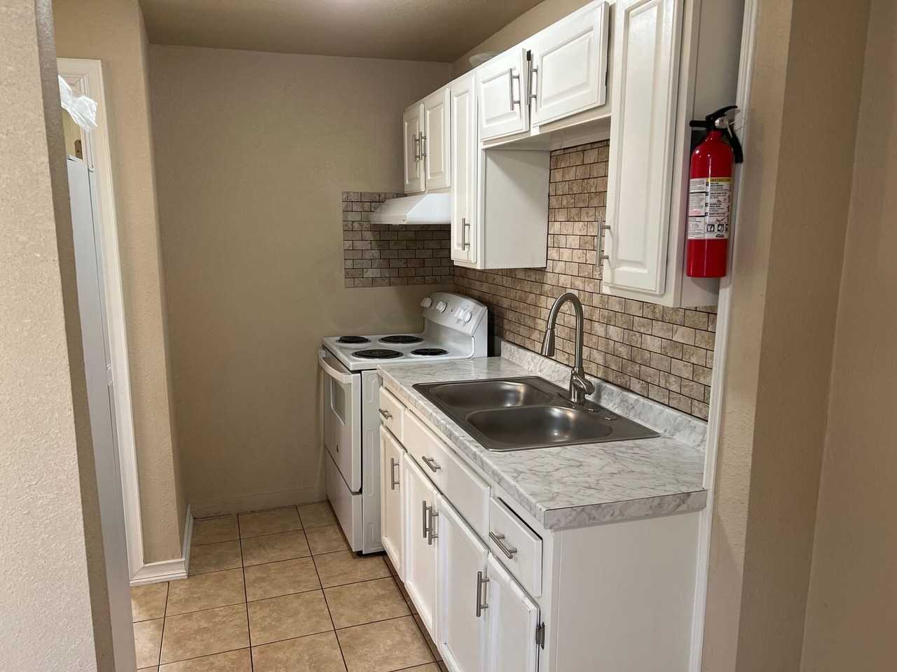 213 W Seneca St - Photo 6 of 20