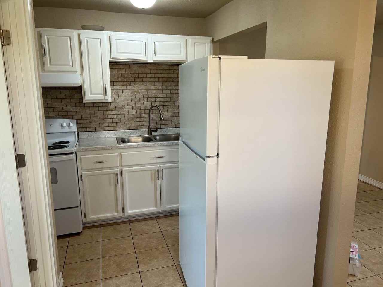 213 W Seneca St - Photo 7 of 20