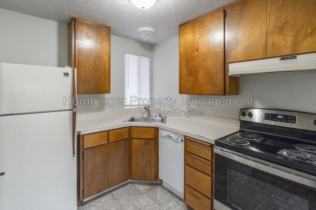 2307 W Cleveland Ave #4 - Photo 3 of 12