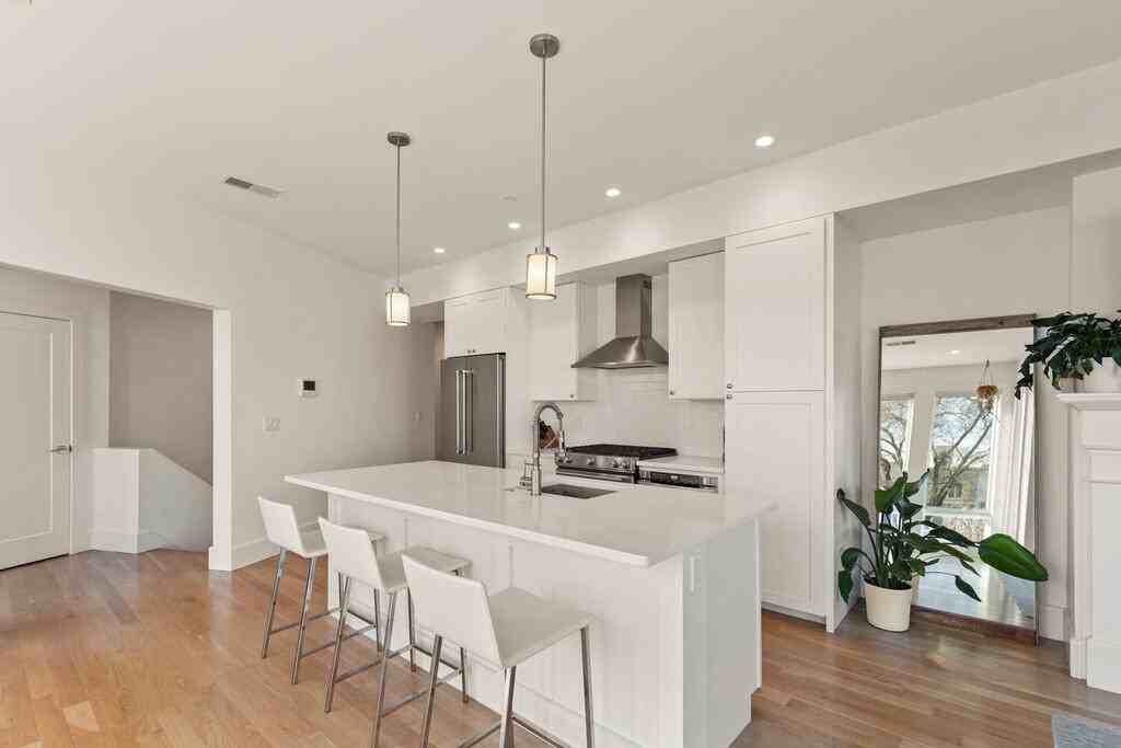 283 Old Colony Ave #3 - Photo 4 of 9