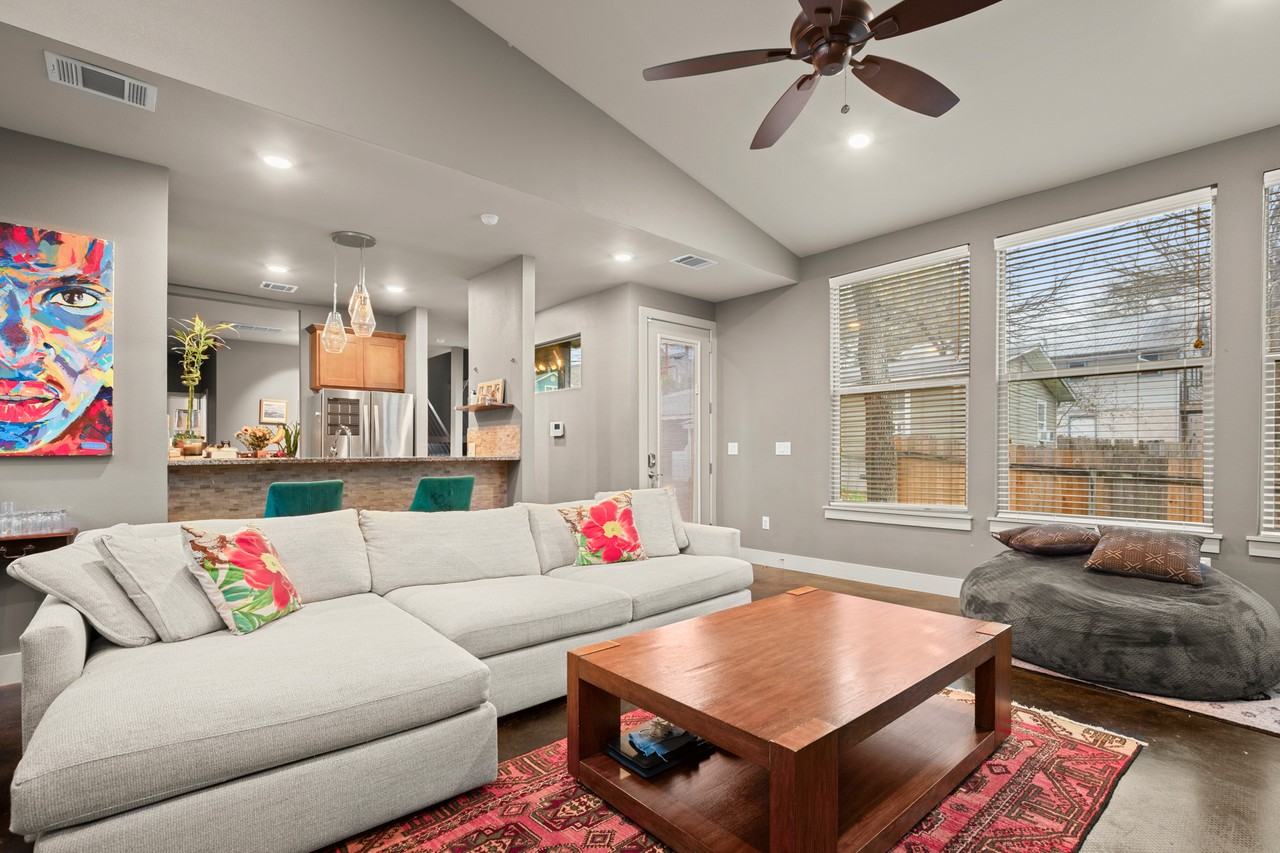 1302 Delano St #A - Photo 5 of 27
