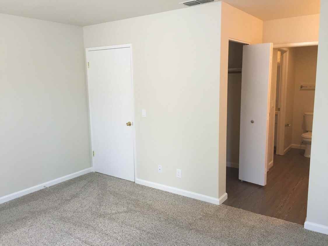 Lazzini Ave #1919B - Photo 2 of 6
