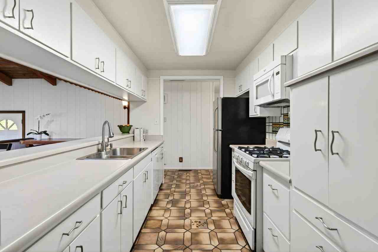 2348 Mill Creek Ln - Photo 7 of 31