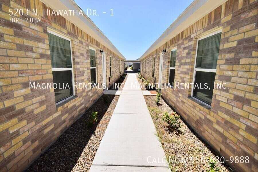 5203 N Hiawatha Dr #1 - Photo 3 of 16