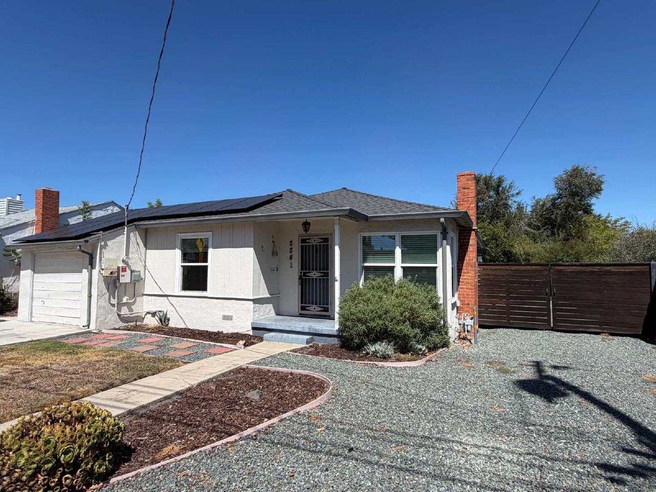 2261 Hickory Dr - Photo 2 of 25