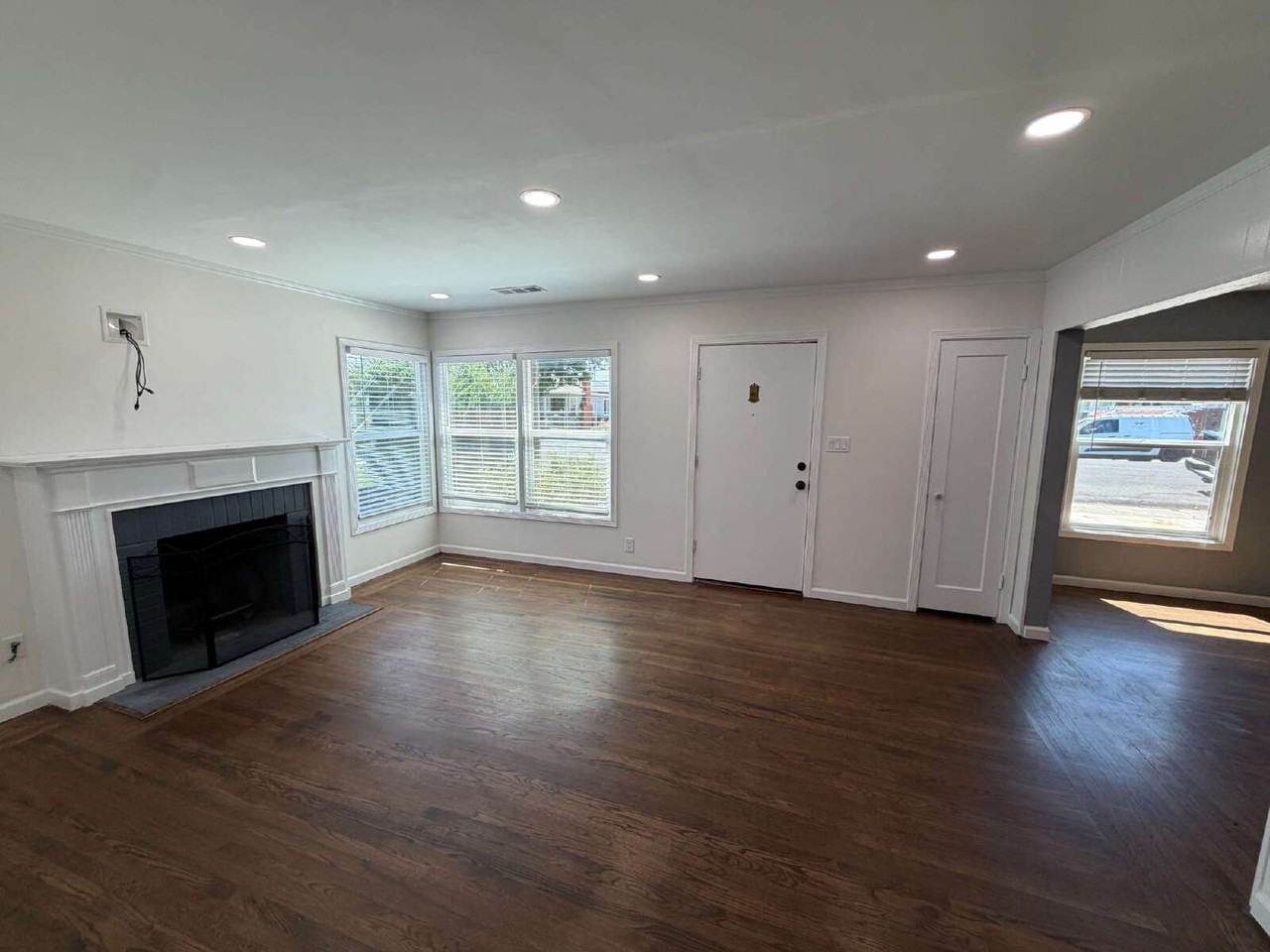 2261 Hickory Dr - Photo 4 of 25