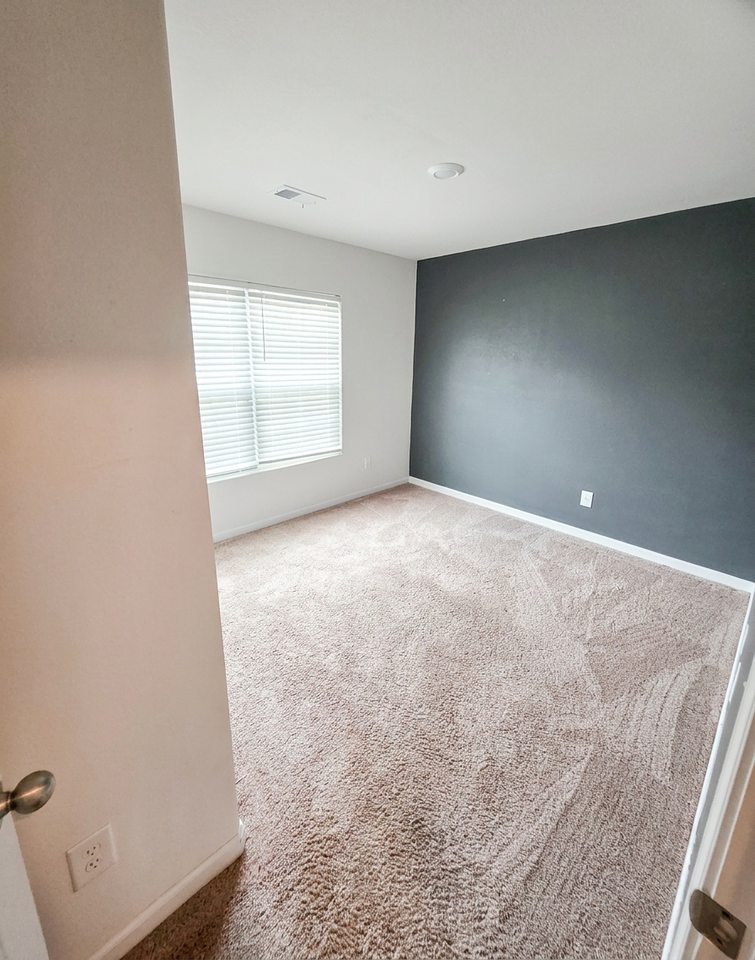 218 Sundew Rd - Photo 3 of 17