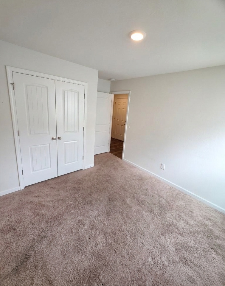 218 Sundew Rd - Photo 7 of 17