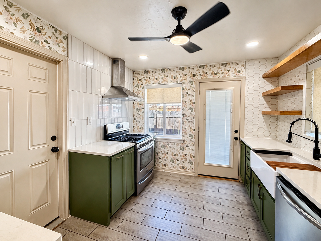 1717 Nw 42nd St - Photo 2 of 27