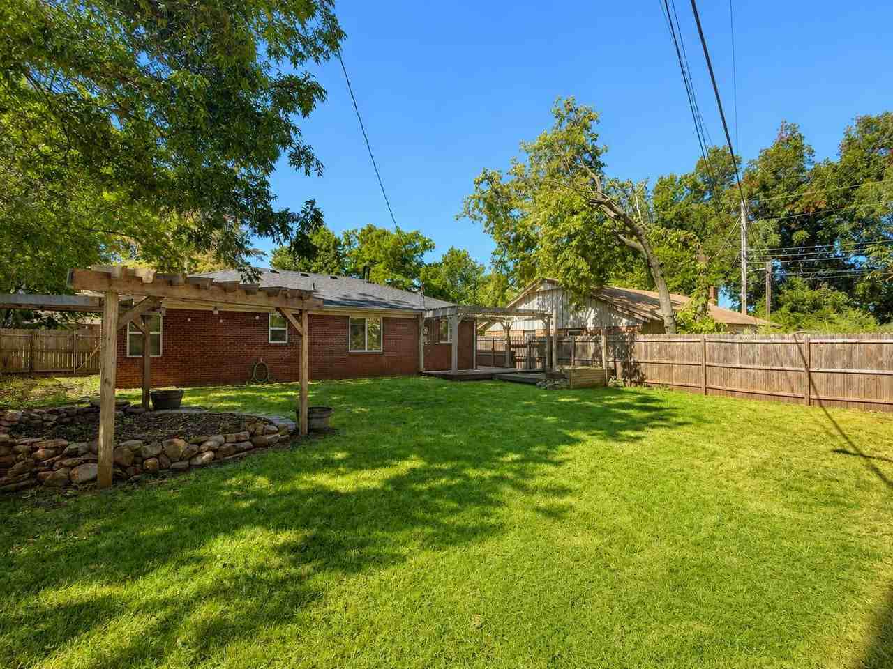 1717 Nw 42nd St - Photo 7 of 27