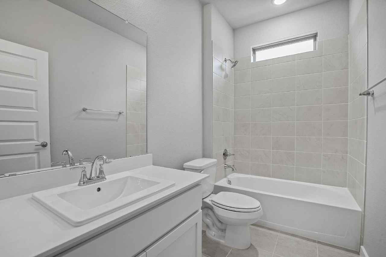 1111 Birchwood Ln - Photo 3 of 20