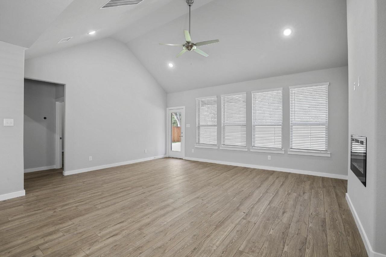 1111 Birchwood Ln - Photo 6 of 20