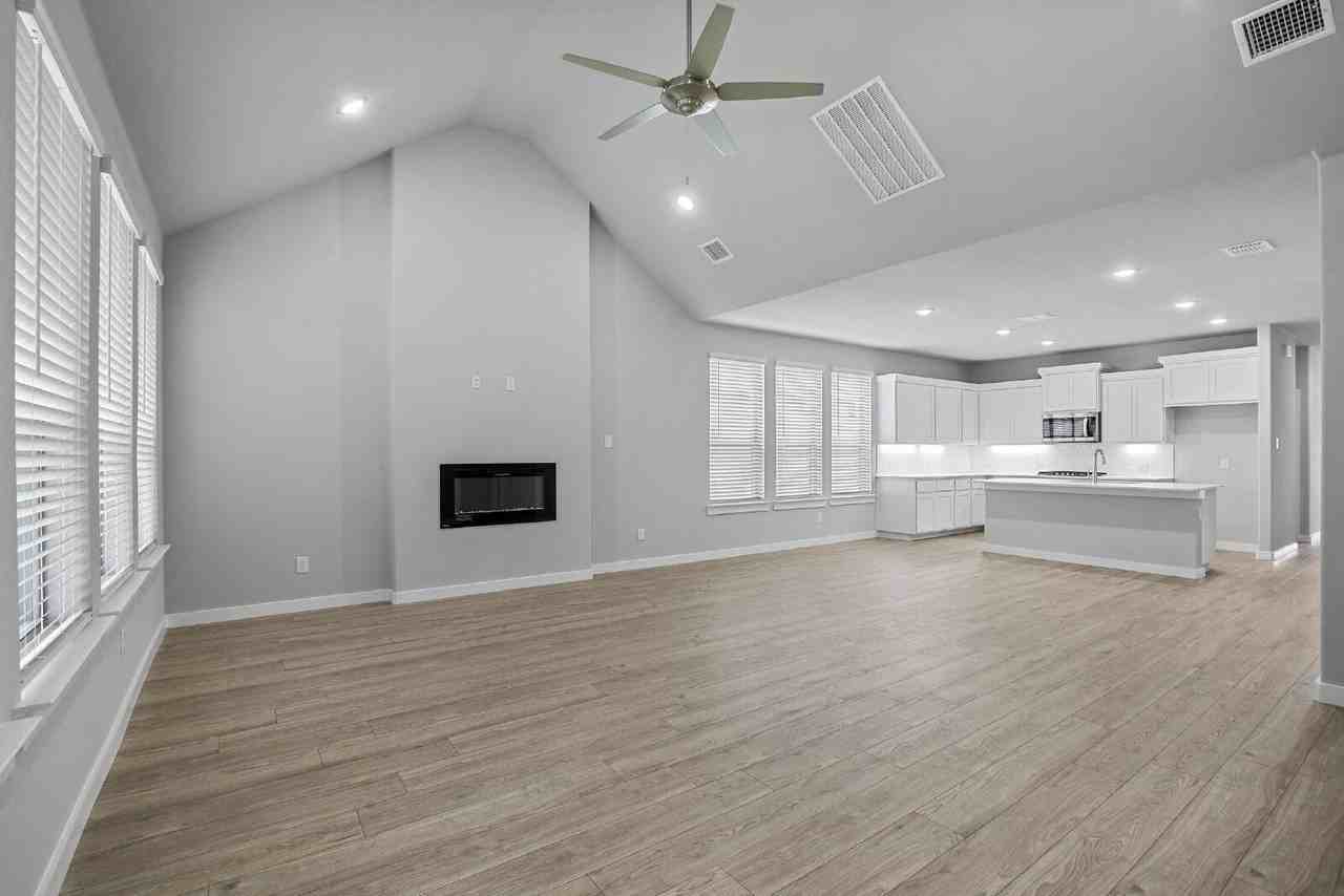1111 Birchwood Ln - Photo 7 of 20
