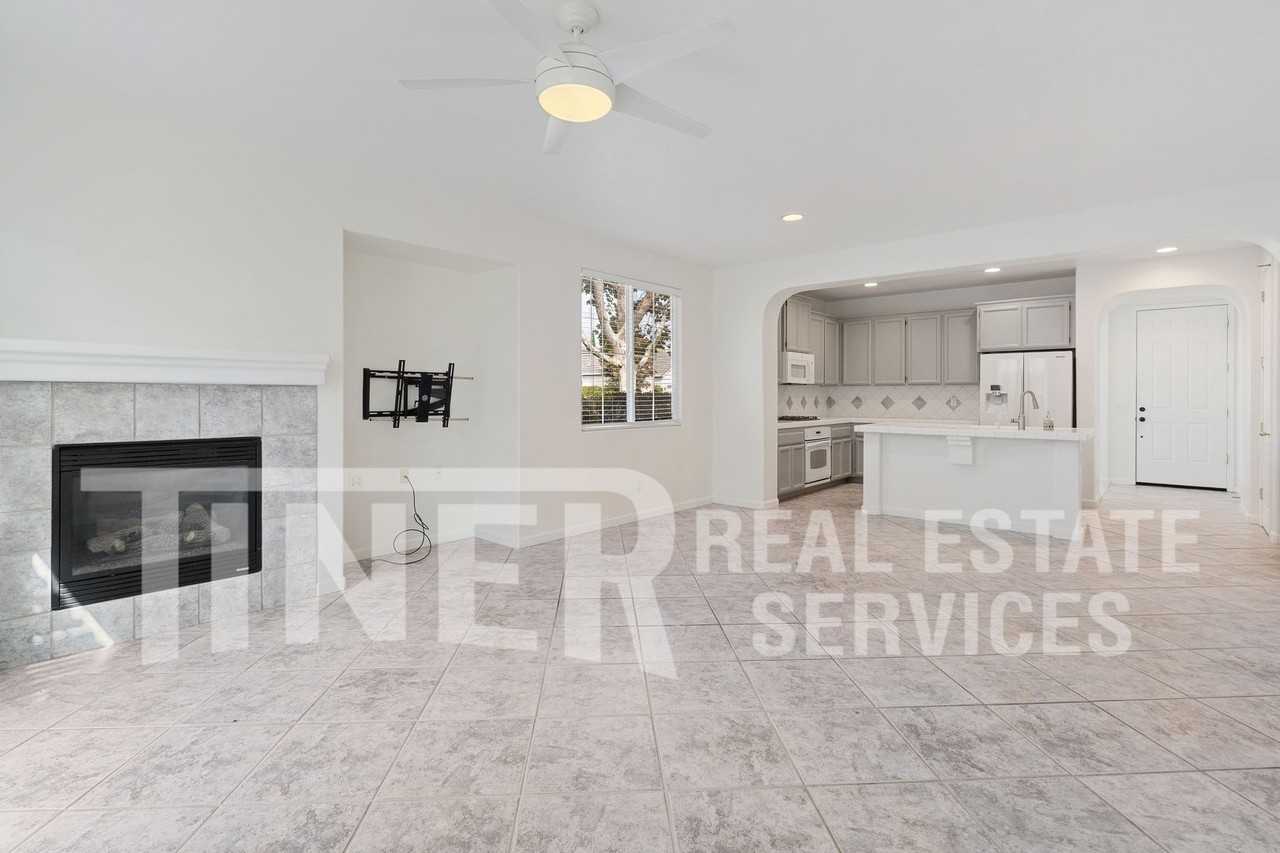 1580 Charm Way - Photo 2 of 28