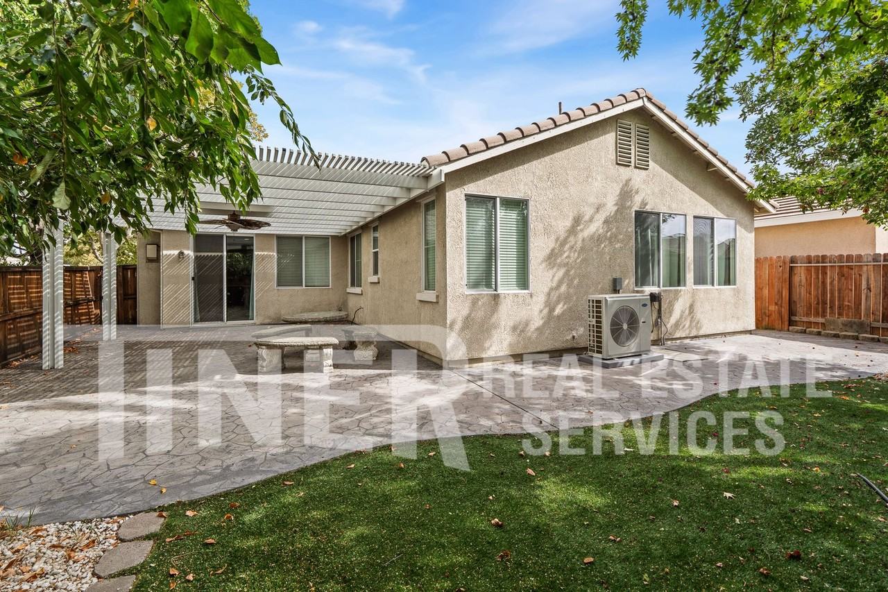 1580 Charm Way - Photo 4 of 28