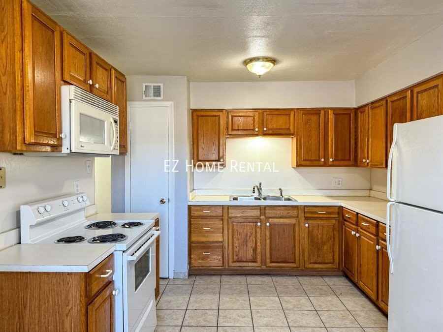 2102 5th Ave N - Photo 4 of 14
