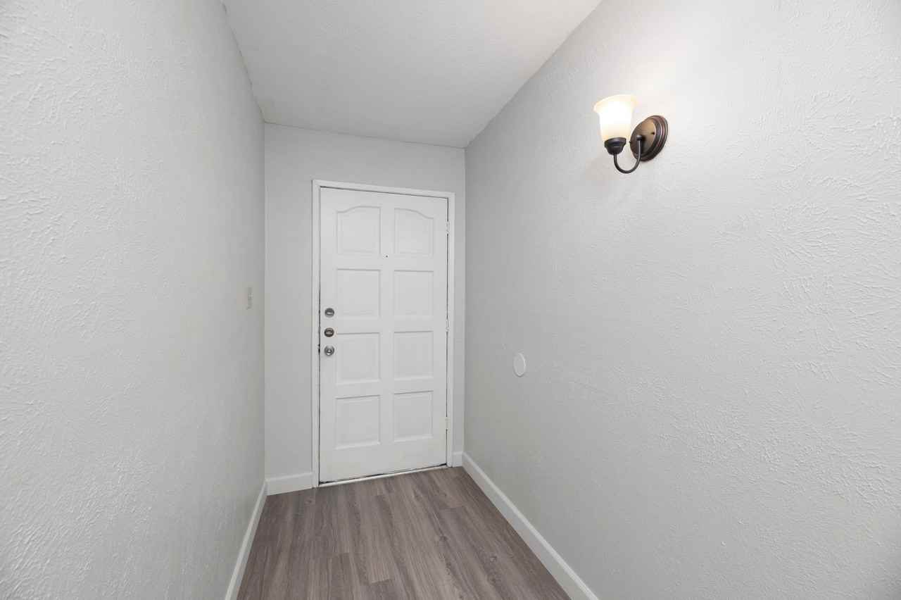722 Circle Cove Dr - Photo 3 of 26