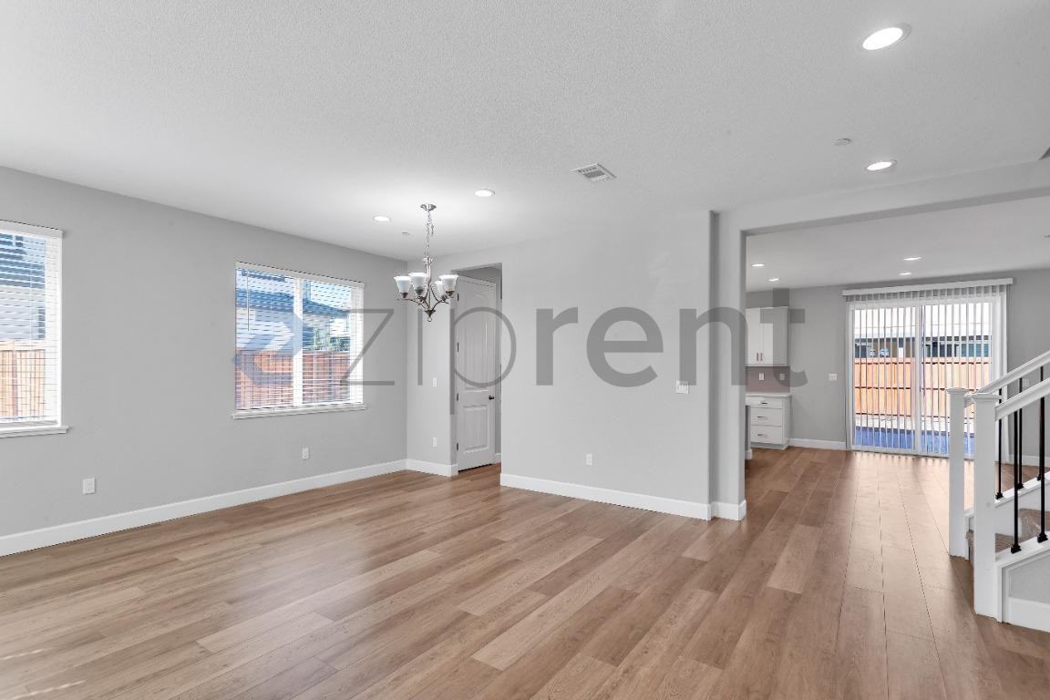 508 Kingbird Cir - Photo 4 of 49