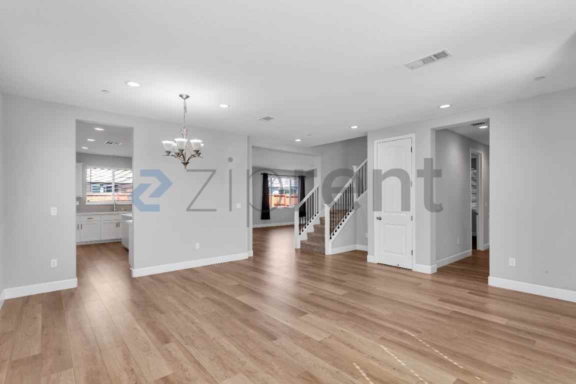 508 Kingbird Cir - Photo 5 of 49