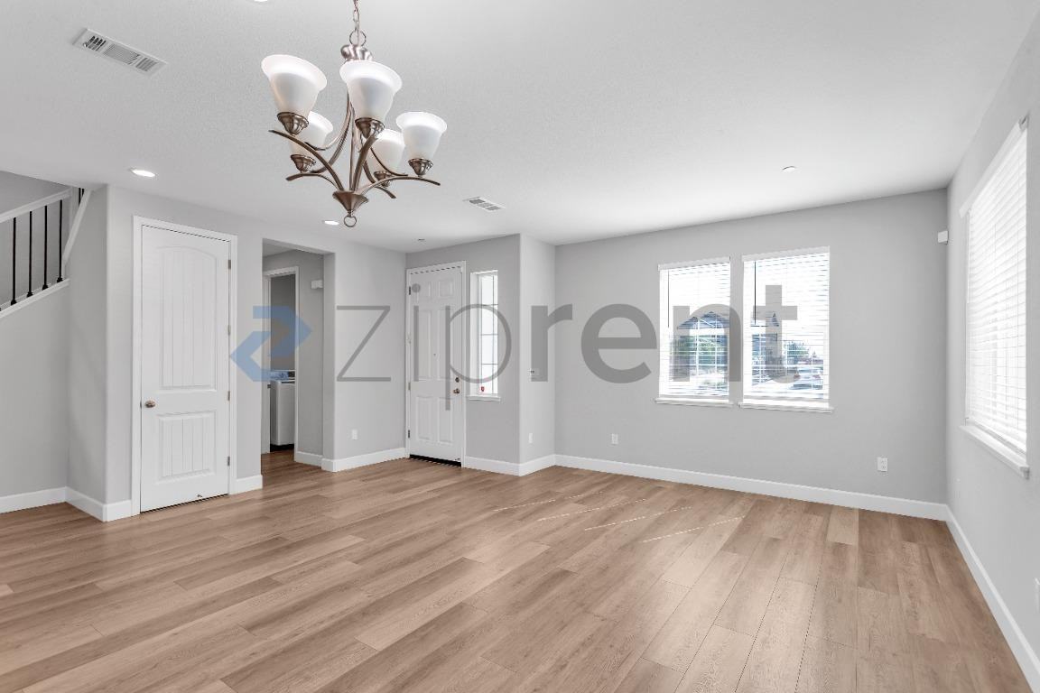 508 Kingbird Cir - Photo 6 of 49