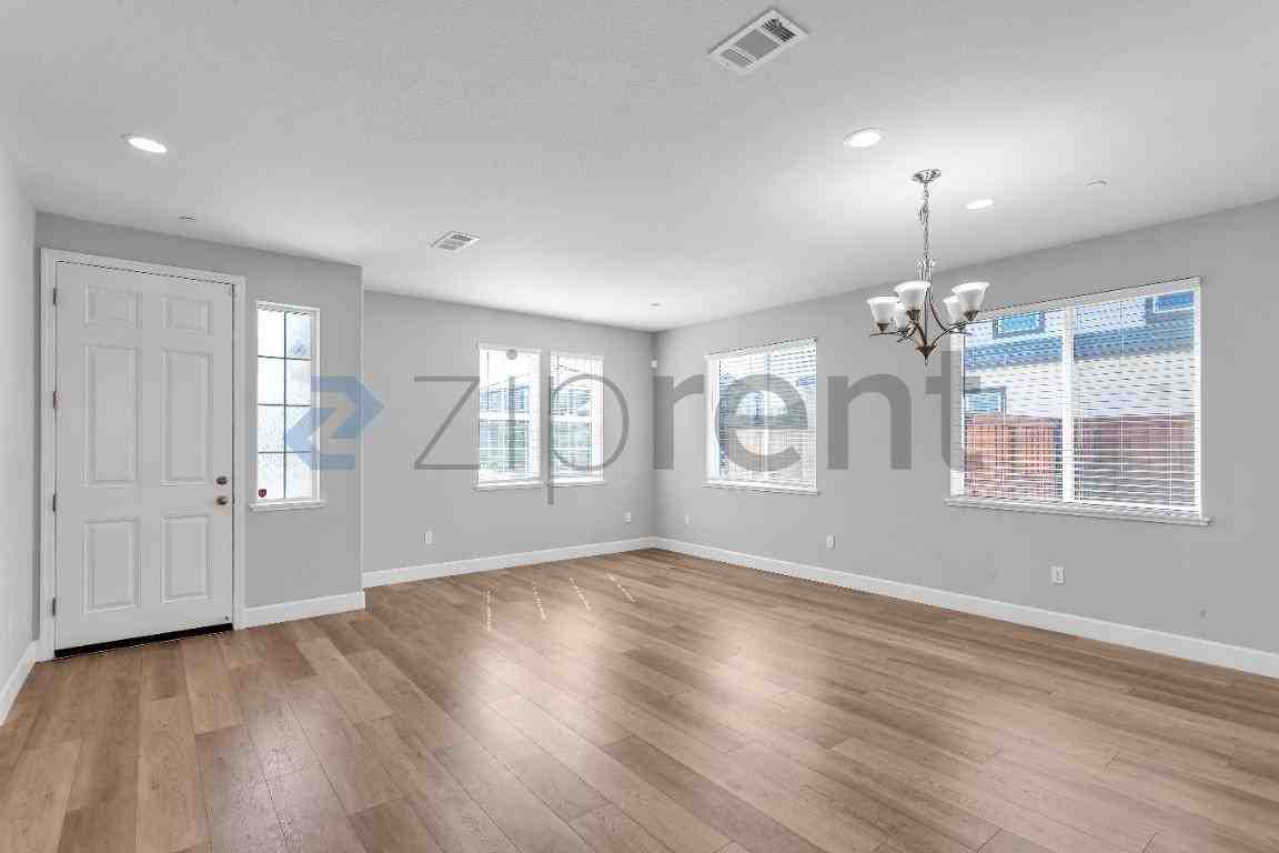508 Kingbird Cir - Photo 7 of 49