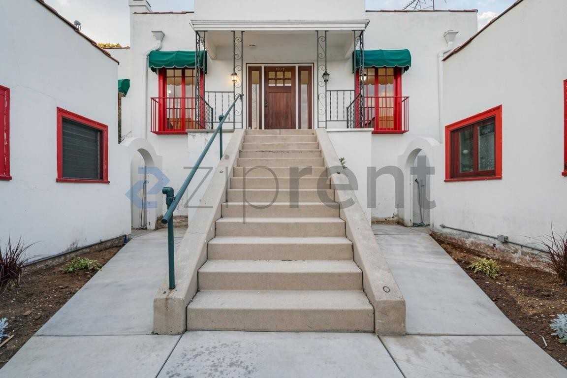 1813 Effie St - Photo 4 of 37