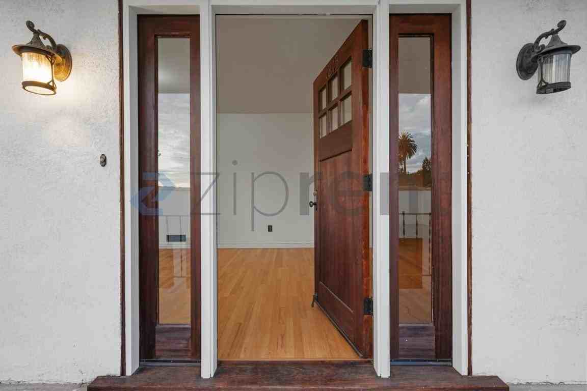 1813 Effie St - Photo 6 of 37