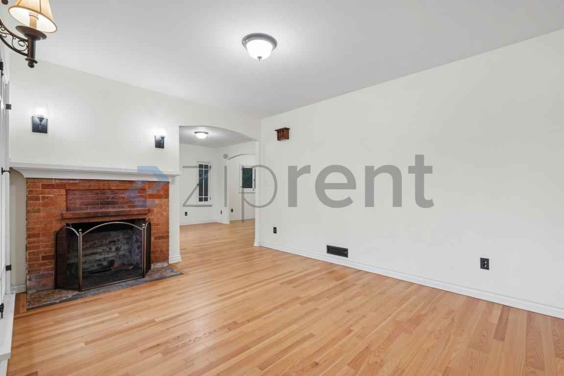 1813 Effie St - Photo 7 of 37