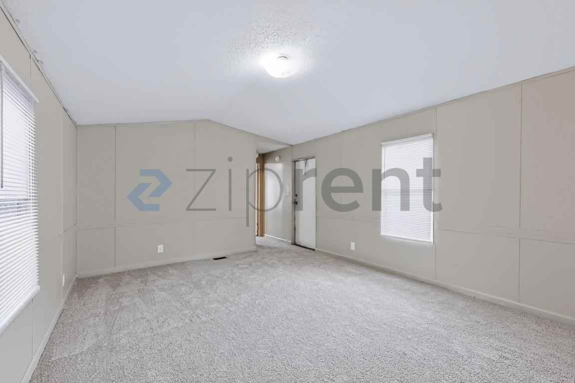 1112 Armadillo Dr - Photo 5 of 17