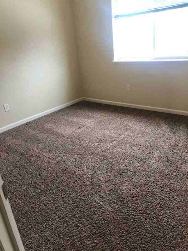 636 S Jackson St - Photo 7 of 9