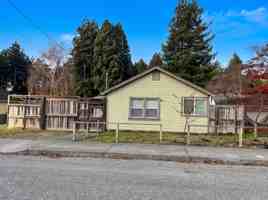 featured image of 2151 Fern St