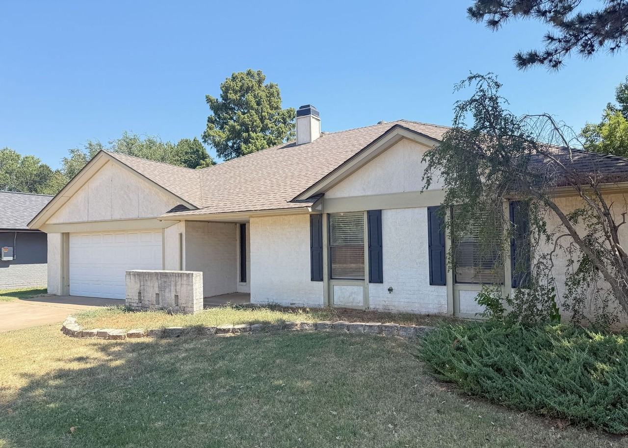 812 Countrywood Ln - Photo 2 of 34