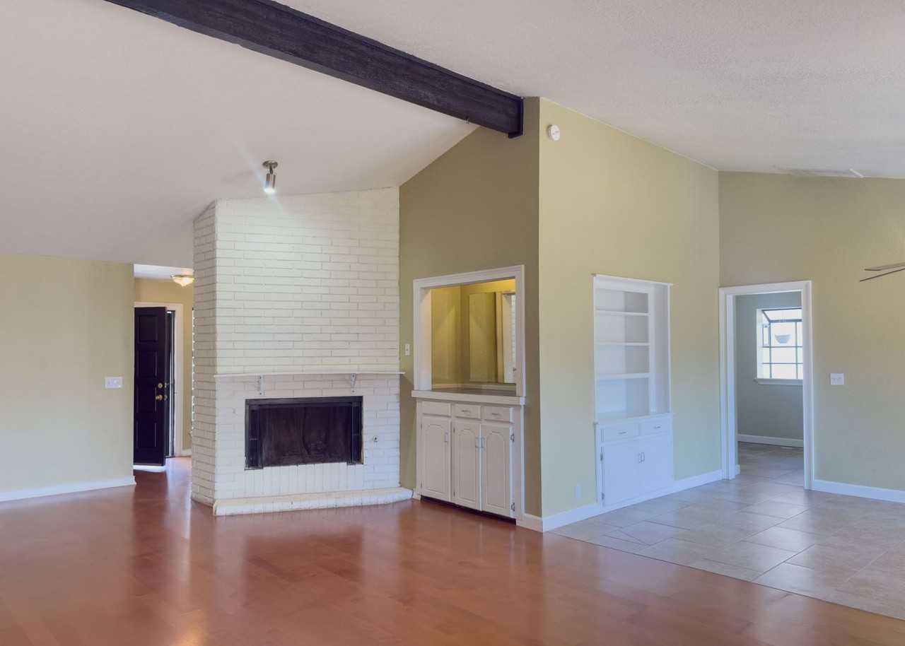 812 Countrywood Ln - Photo 5 of 34