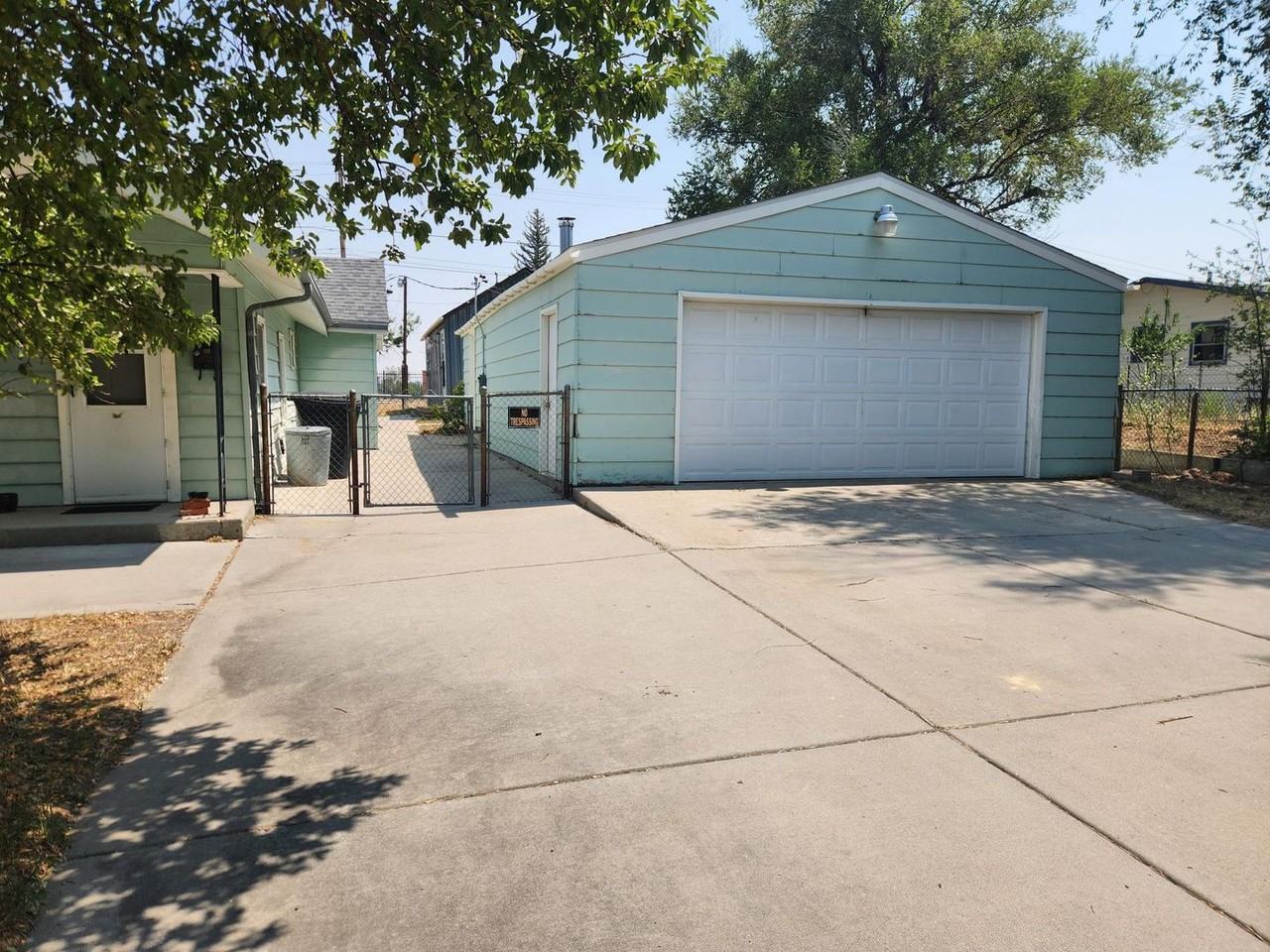 725 S Melrose St - Photo 2 of 15