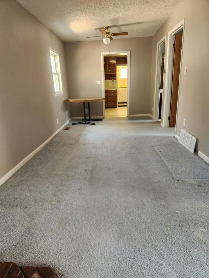 725 S Melrose St - Photo 7 of 15