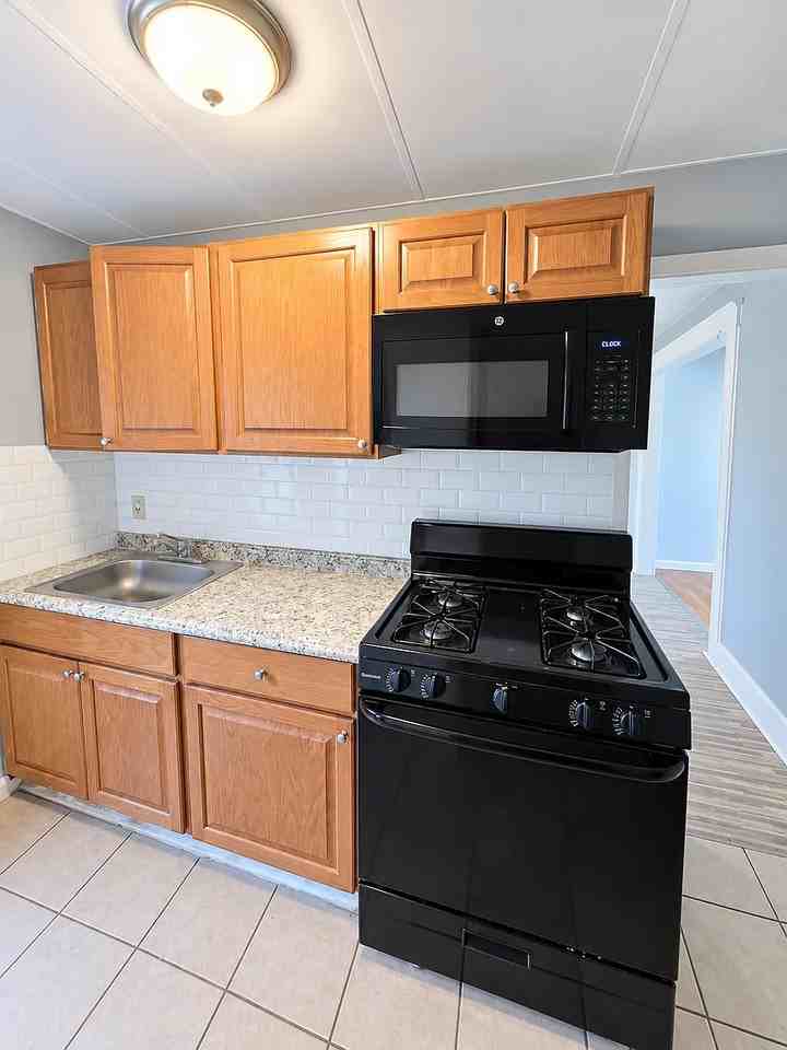 709 Kensington Ave #E - Photo 2 of 8
