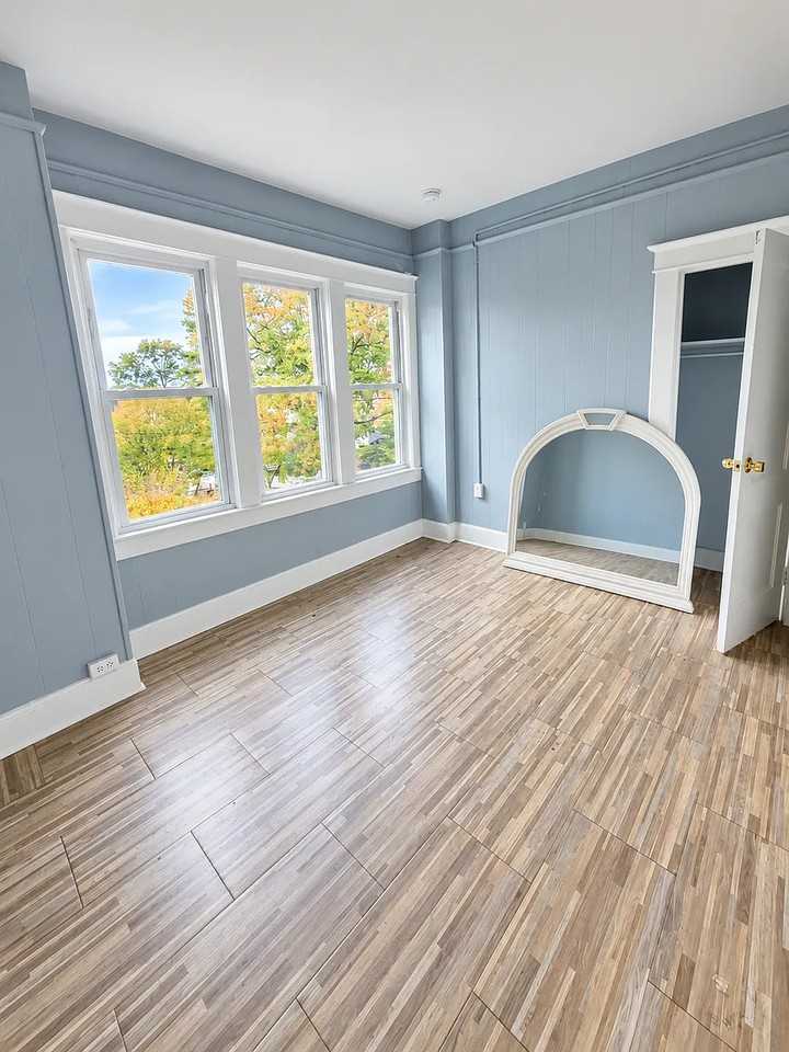 709 Kensington Ave #E - Photo 3 of 8