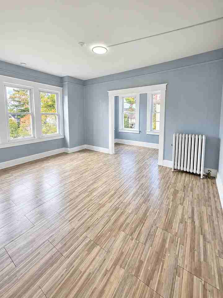709 Kensington Ave #E - Photo 4 of 8
