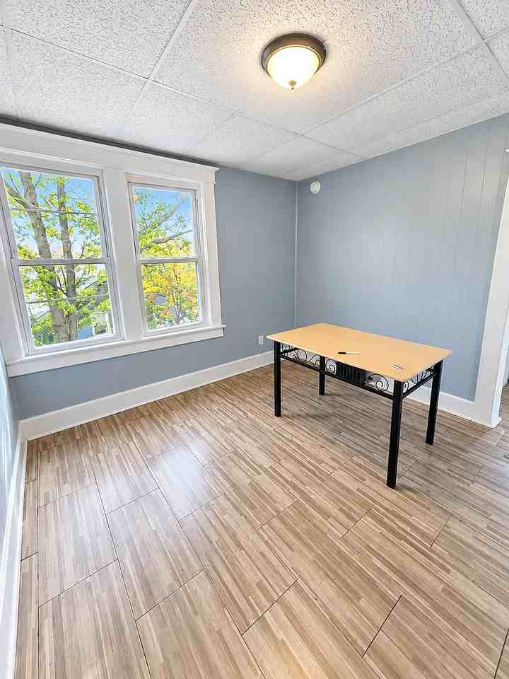 709 Kensington Ave #E - Photo 6 of 8