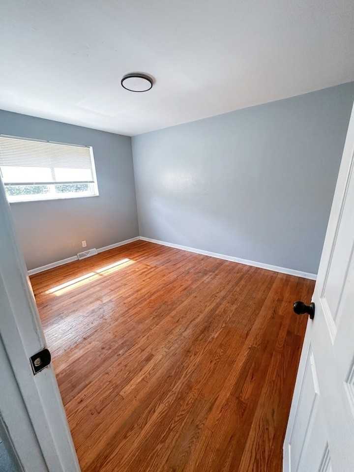 8536 N Broadway #8536B - Photo 3 of 6