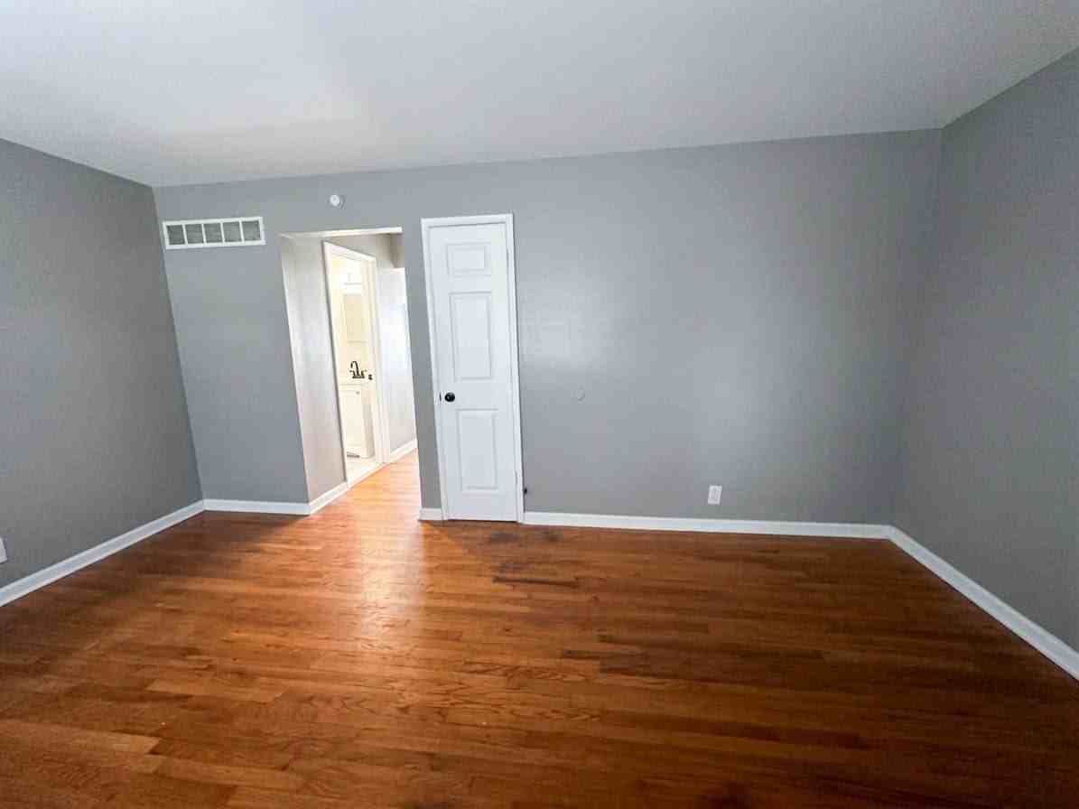 8536 N Broadway #8536B - Photo 4 of 6