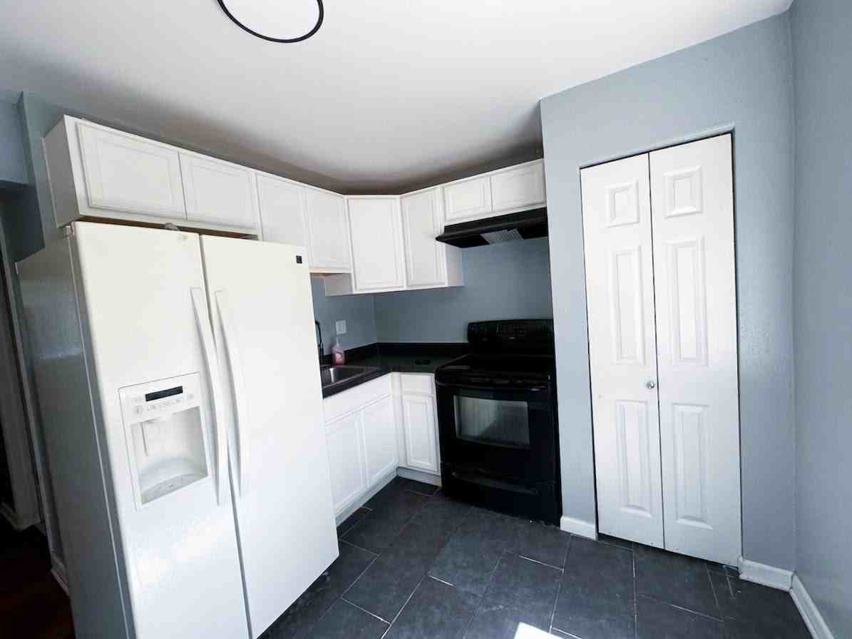 8536 N Broadway #8536B - Photo 5 of 6