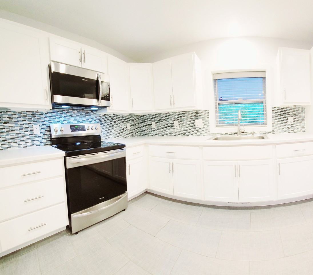 2200 W 32nd St #NA - Photo 3 of 10