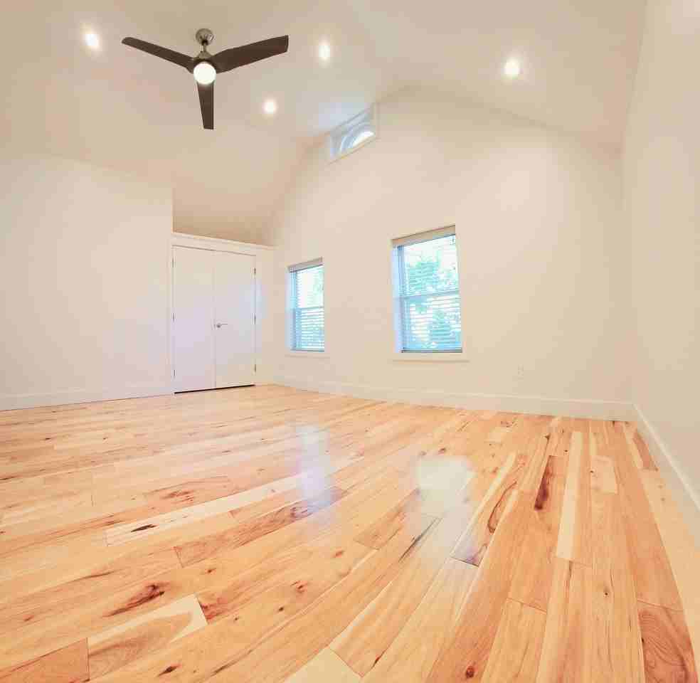 2200 W 32nd St #NA - Photo 4 of 10